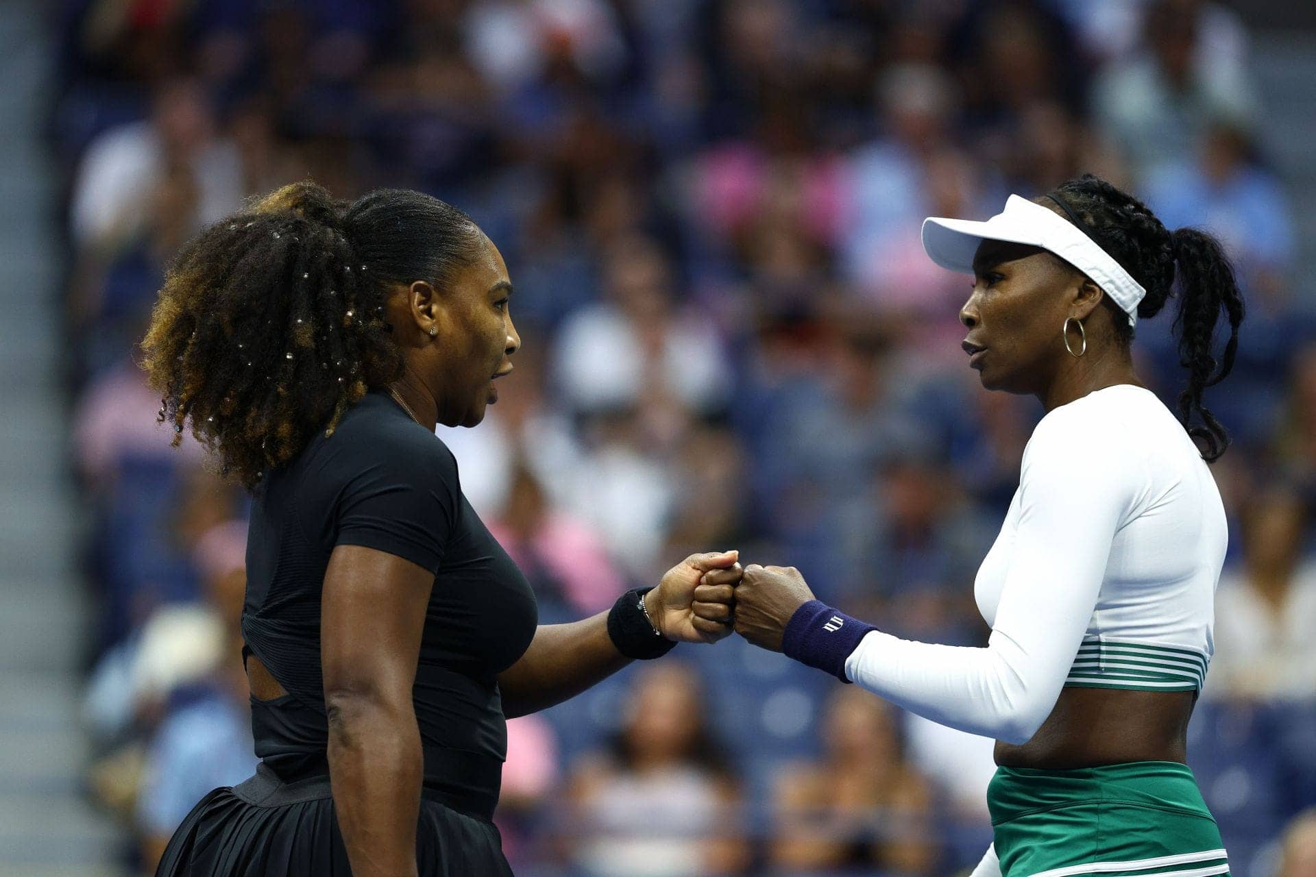 Serena's Knee Spoils Williams Sisters' Wimbledon Reunion