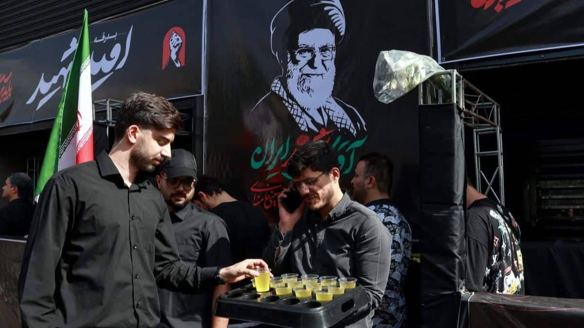 Khamenei Ki Funeral: Hazaron Qabron Ki Taiyari Aur Drama