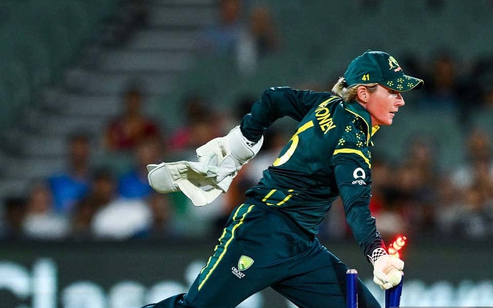 Beth Mooney's T20 World Cup Triumph: A Cricketing Superstar