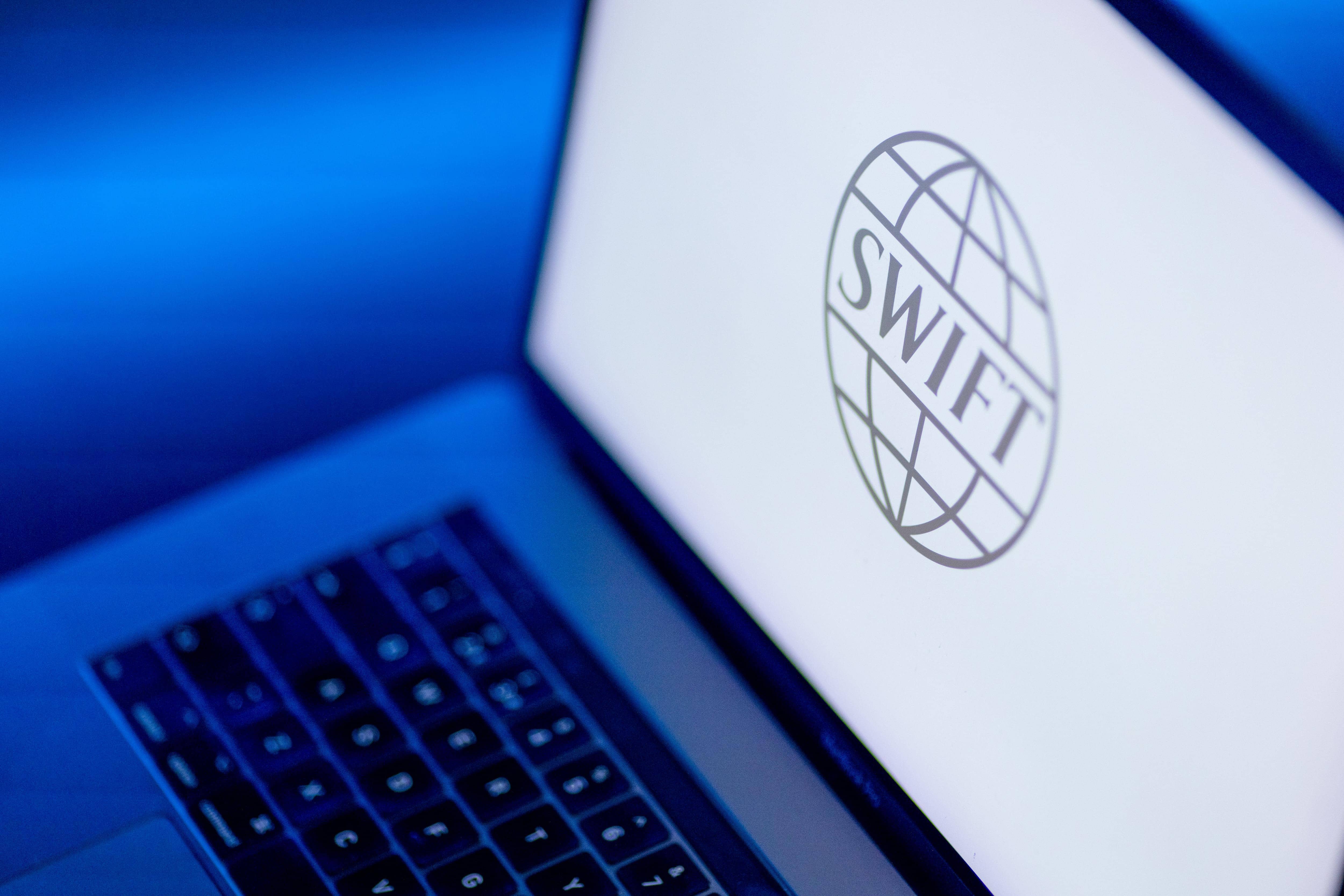 Swift's New Blockchain Lets Banks Send Cash Anytime!