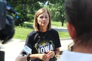 Governor Reynolds Cheers for Larry Johnson at Iowa HHS