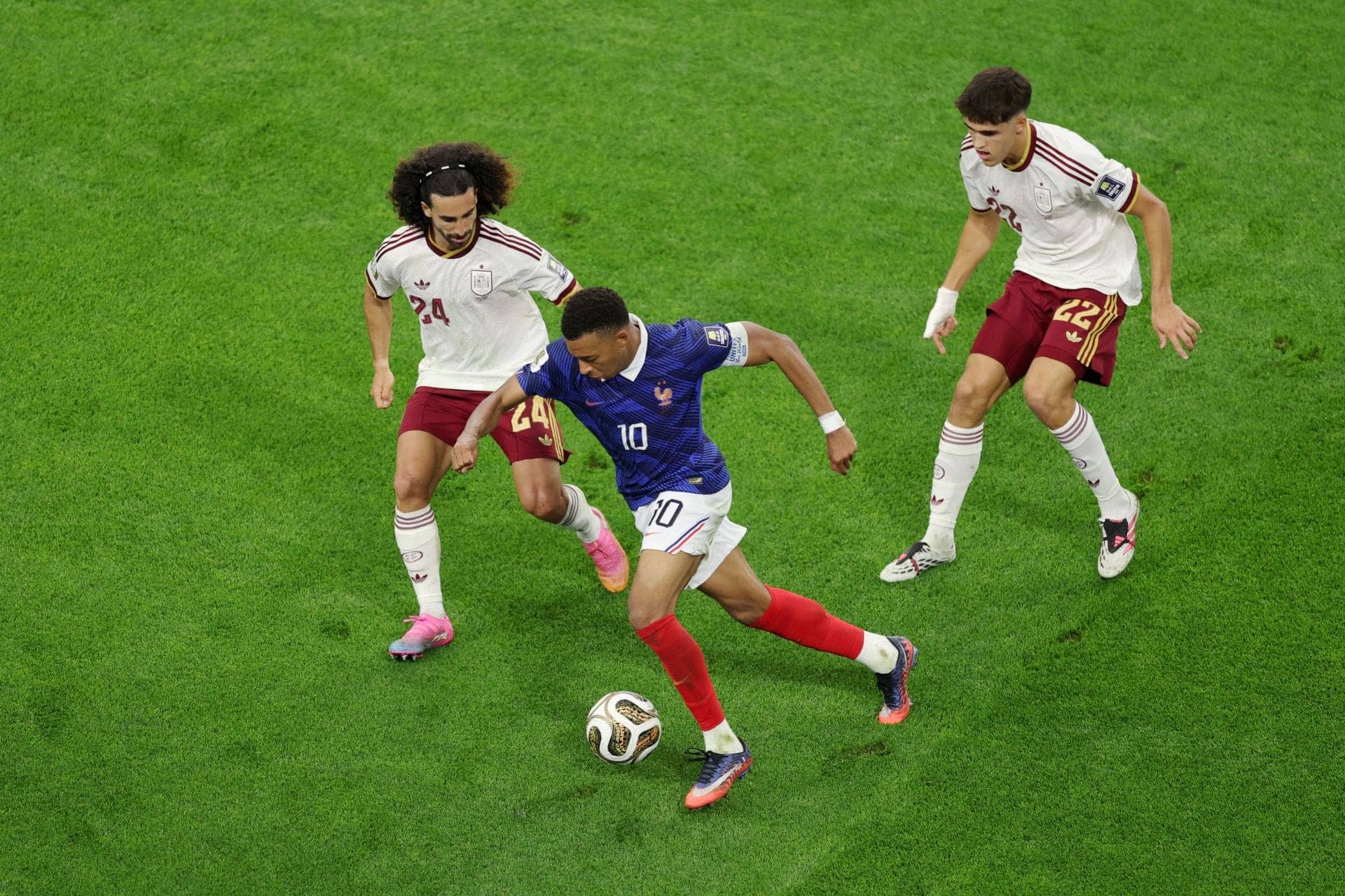 Spain Smoothly Slides into World Cup Final, Beats France 2-0