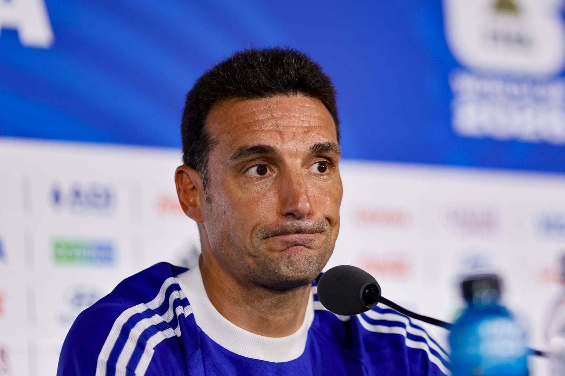 Lionel Scaloni Addresses England Sorcerers' Critiques