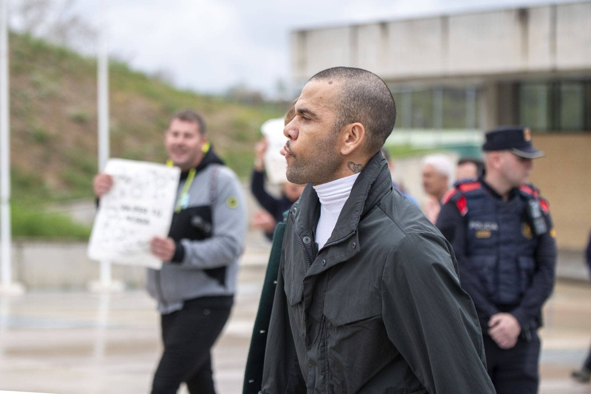 Dani Alves: Happier Earning €113 in Jail Than Millions