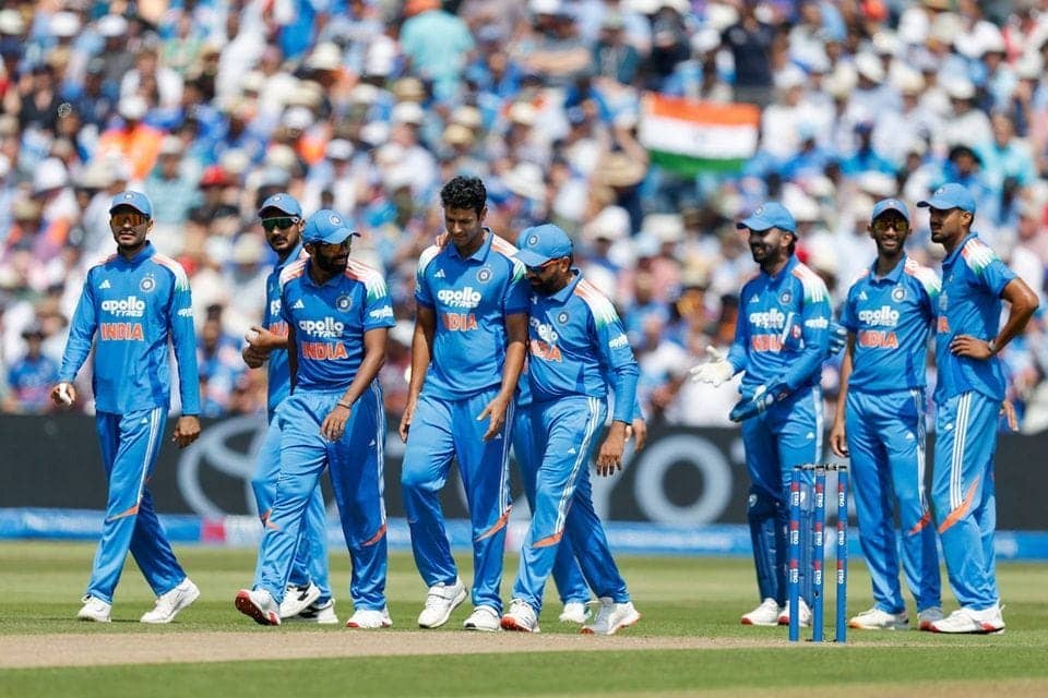 Axar Patel Ka ODI Mein Chhakka, Saba Ki Tareefon Ki Barsaat
