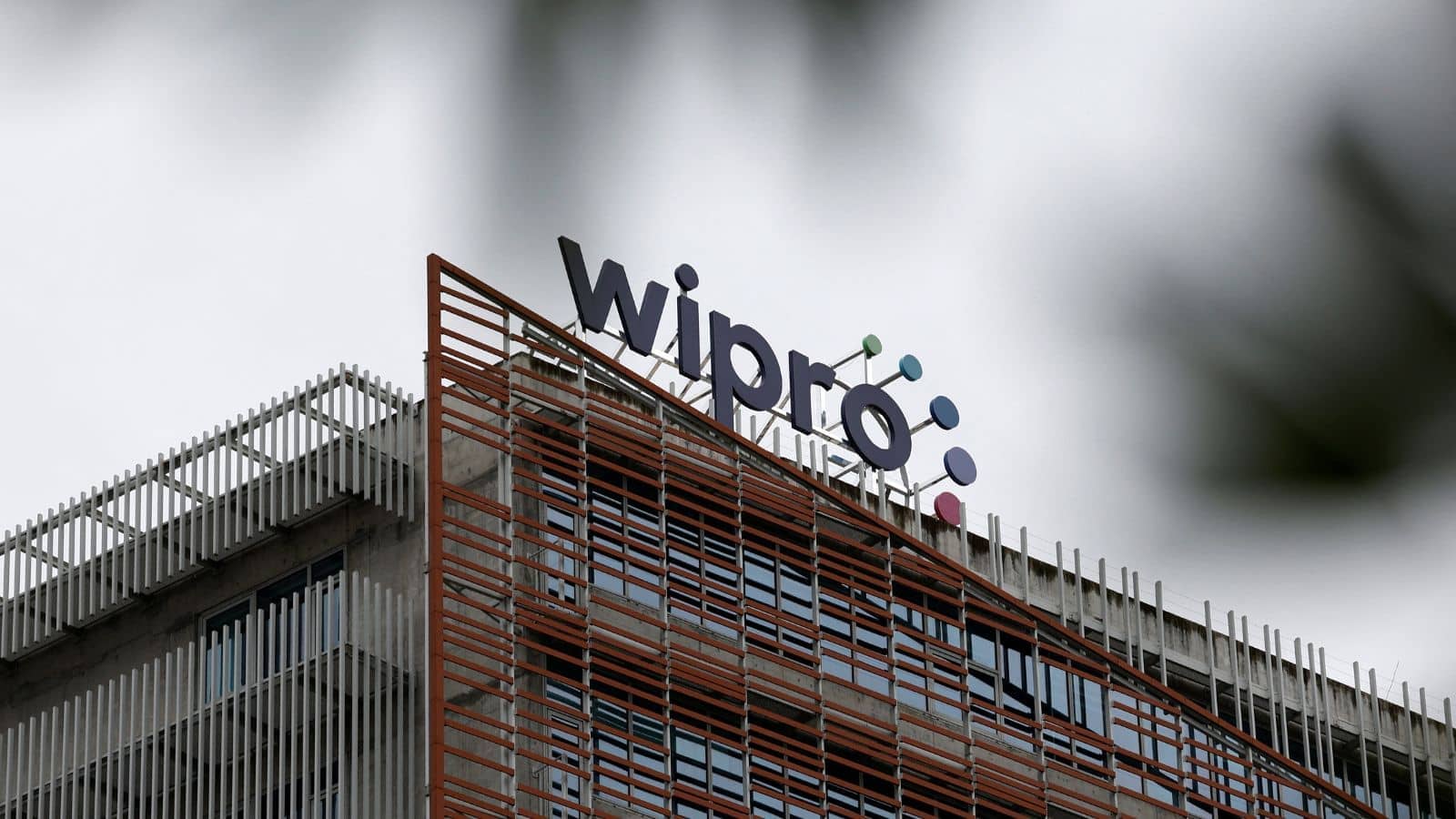 Wipro's Srini Pallia Cooks Up AI Strategy Amid Earnings Chaos