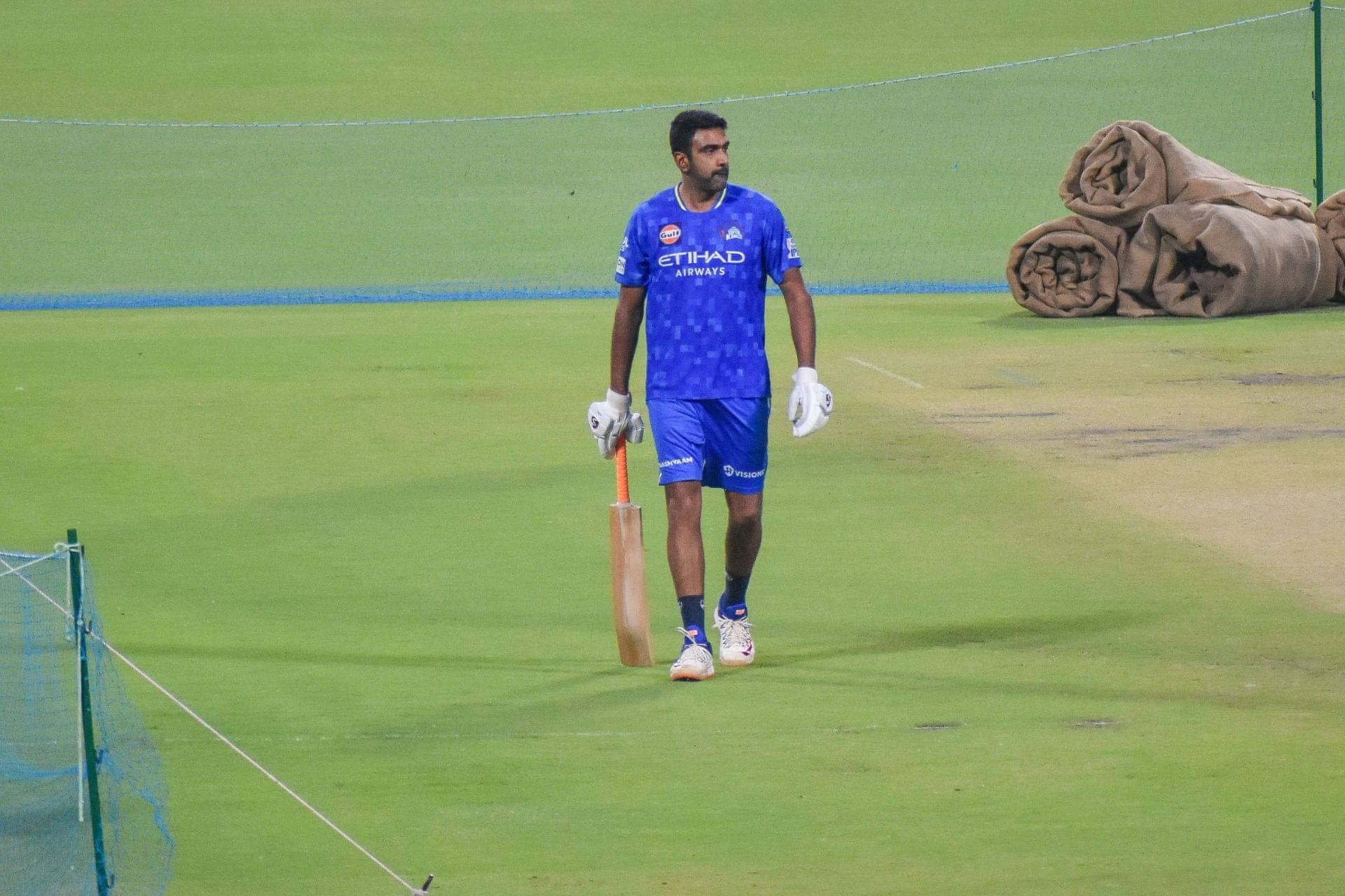 Shreyas Iyer Shines Bright but Kohli's Wicket Hurts India