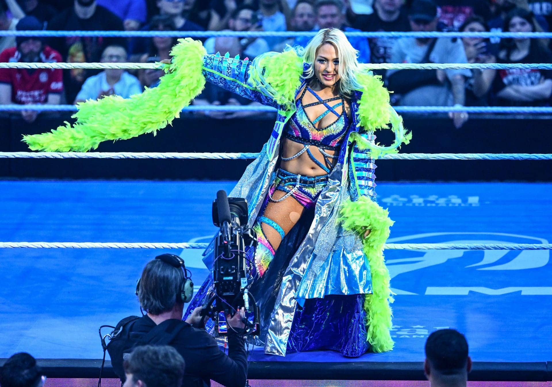 Giulia's New Look Turns Heads Before WWE SmackDown Tonight