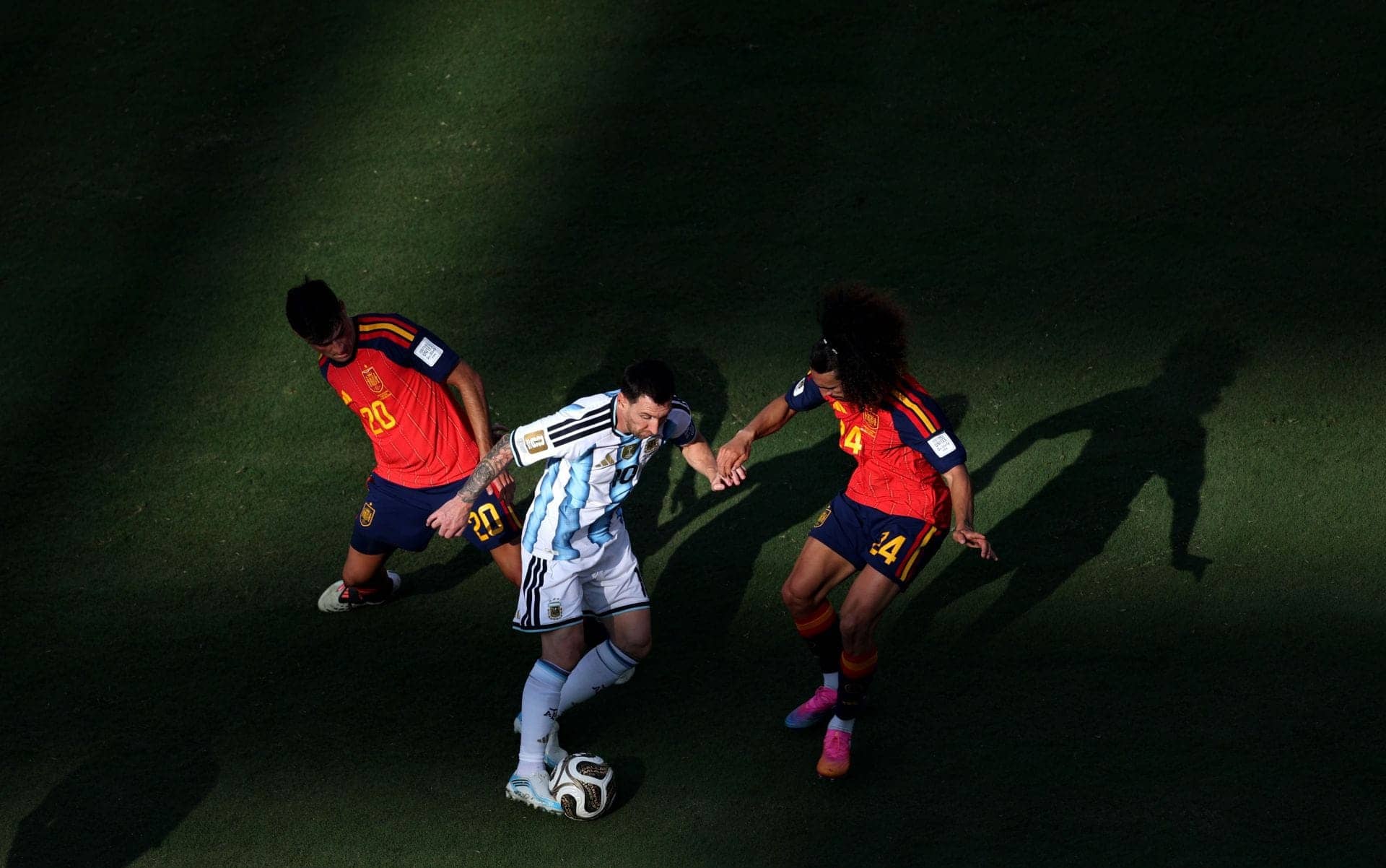 Messi Ka Drama: Cucurella Ko Red Card Dilane Ki Koshish