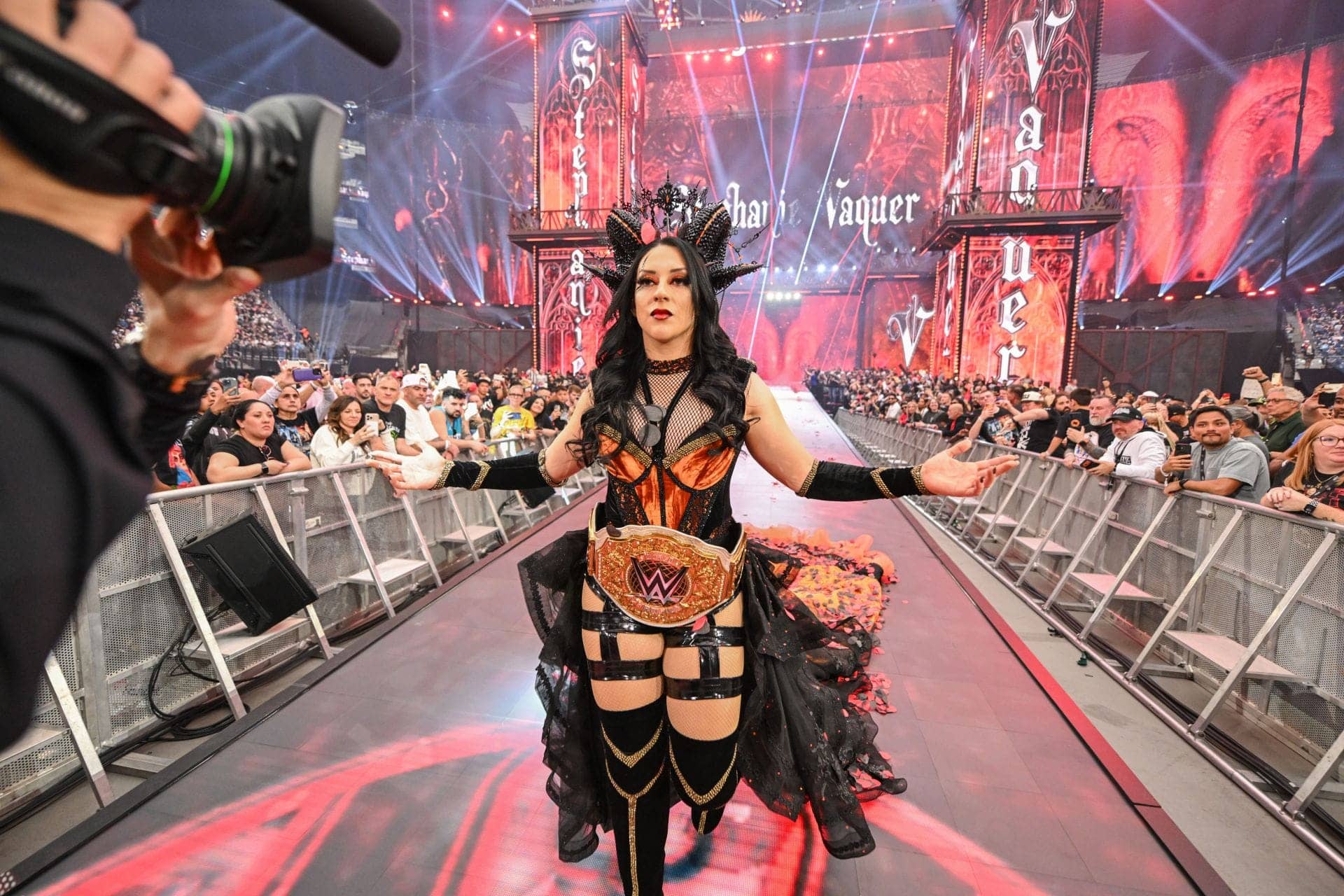 Stephanie Vaquer Stunned by Fan in First Appearance Since Injury