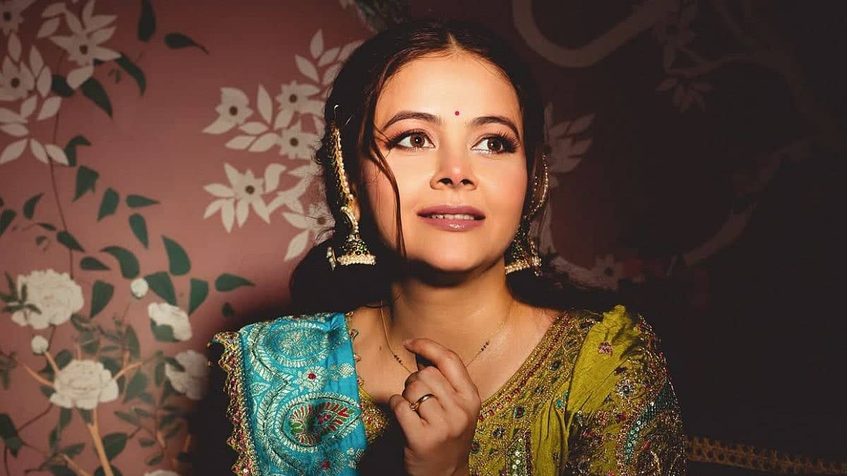 Devoleena Calls Out Political Pests in NEET Protests