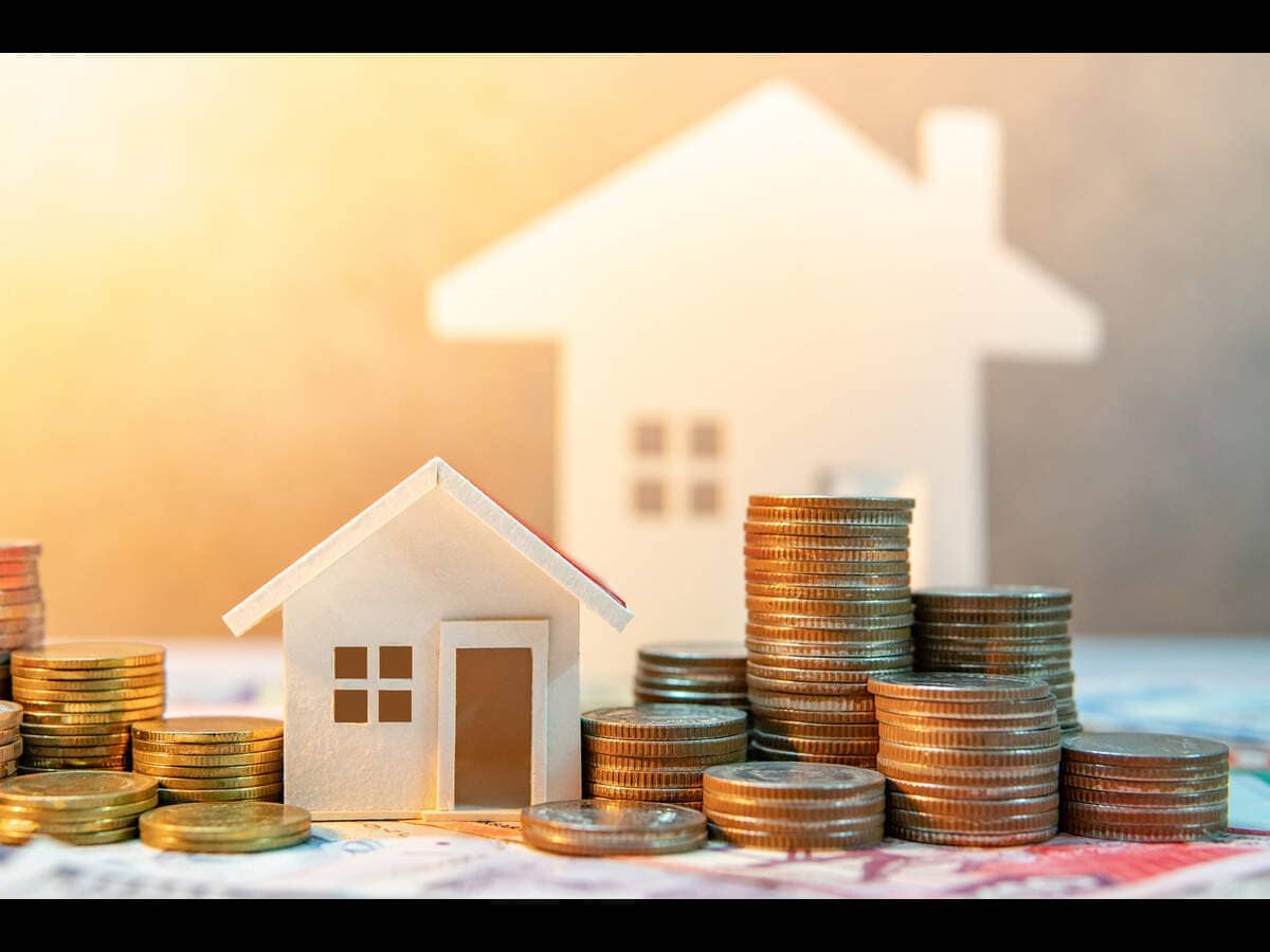 Gold vs. Vacation Home: A Dilemma for Smart Investors