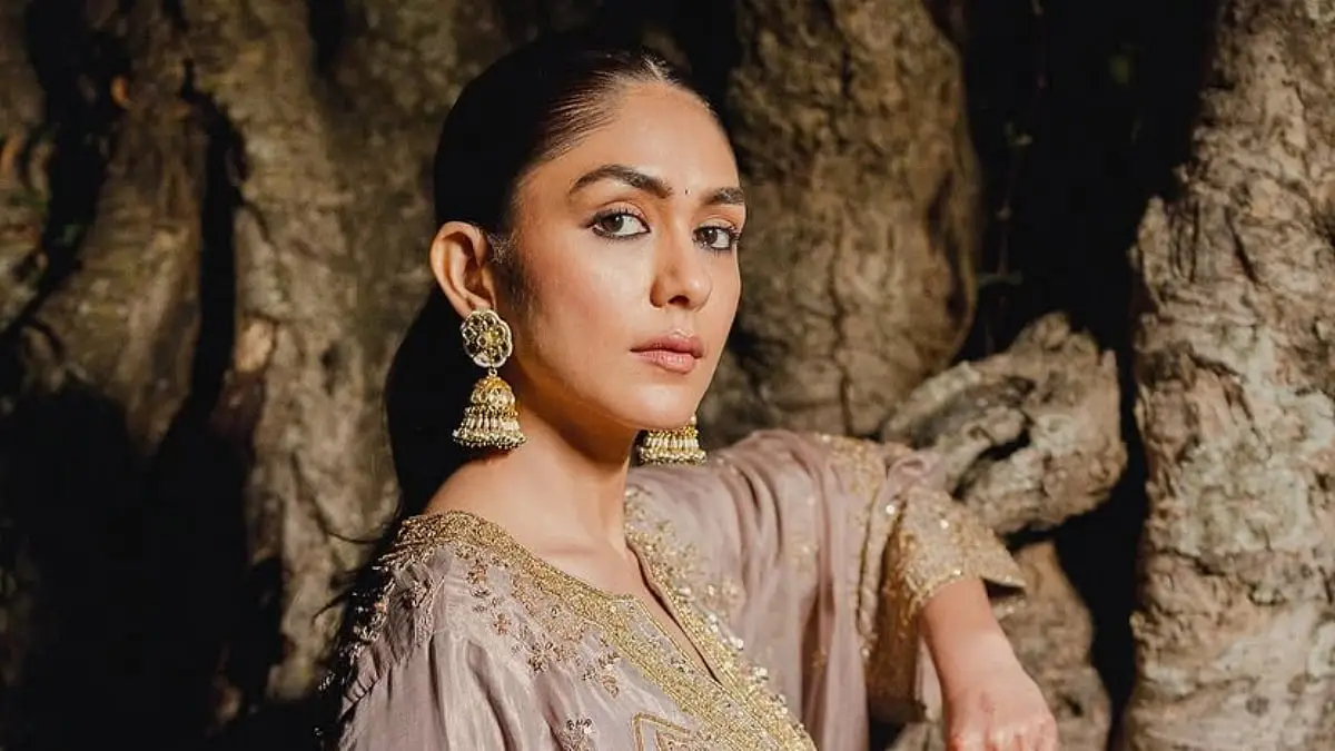 Mrunal Thakur's Video Fuels Bollywood's Student Support