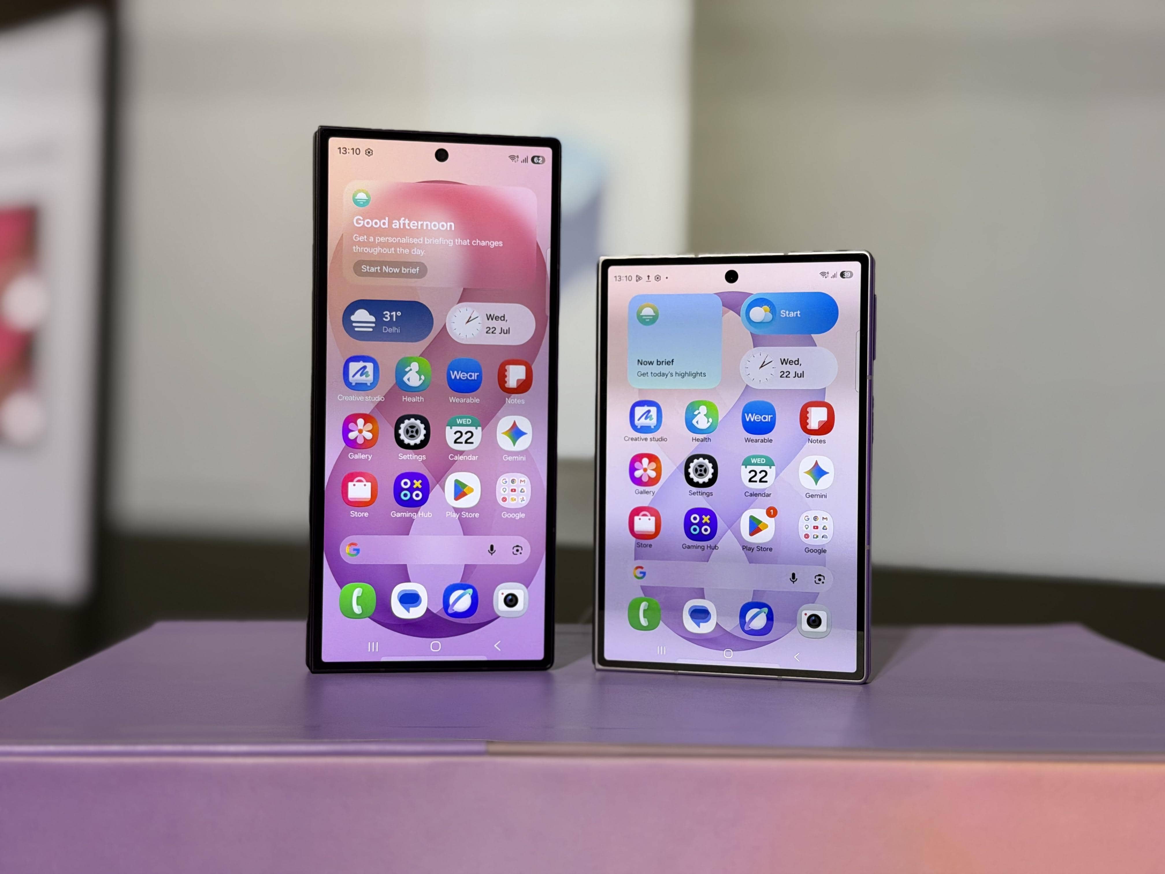 Samsung Ka Foldable Phone Ka Naya Jadoo Ya Sirf Dar?