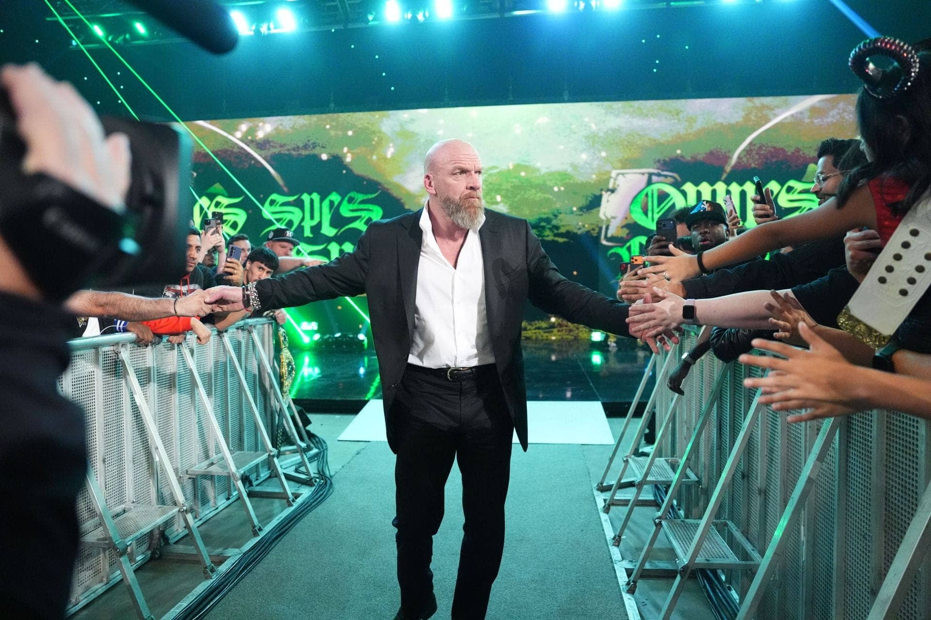 Triple H Ka Twist: Bella Twins Banenge Villain SummerSlam Pe