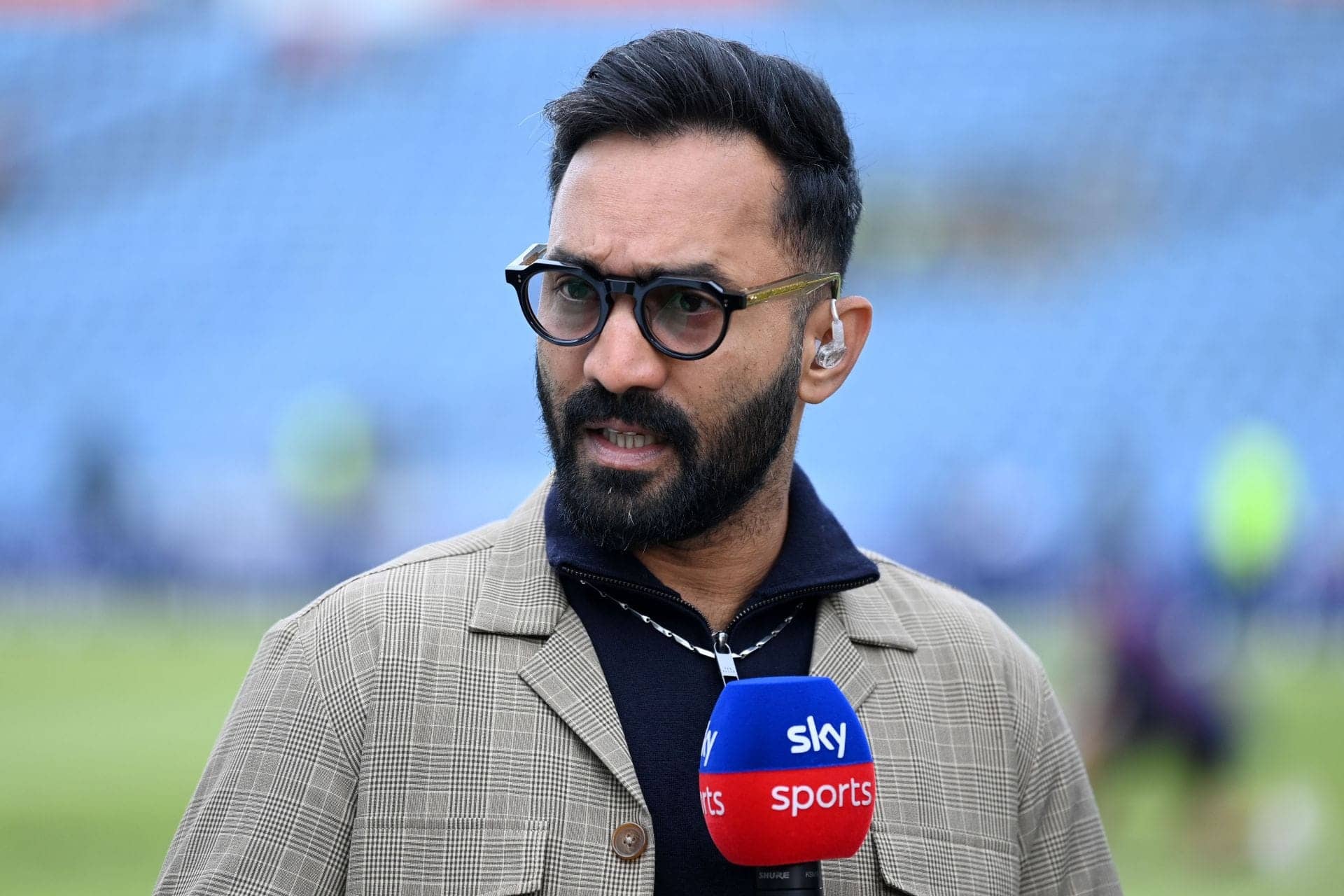Karthik Stands Up for Bethell Against Cook's IPL Comments