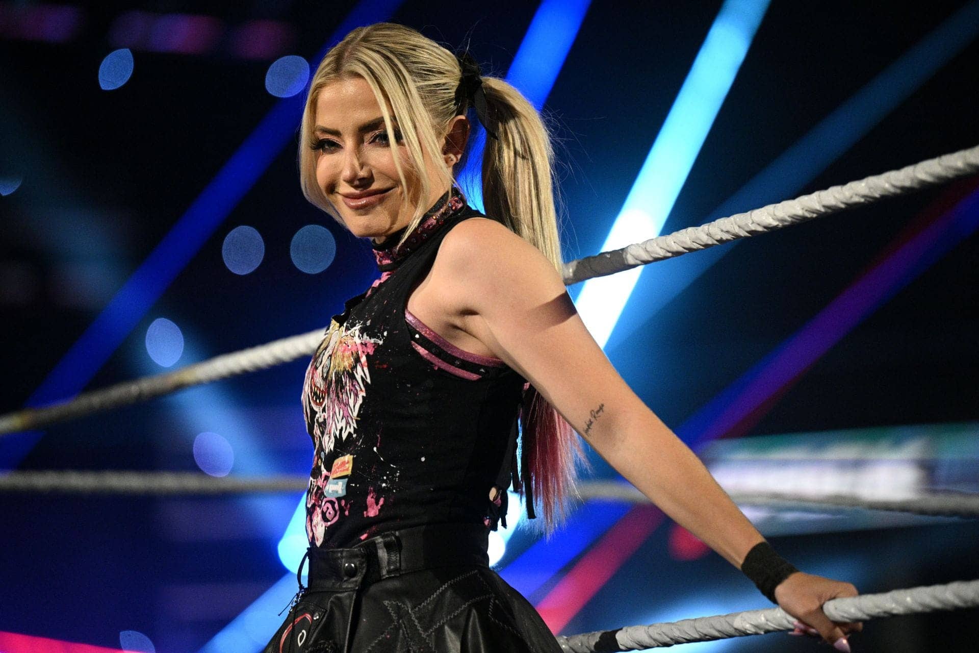 Alexa Bliss Playfully Responds to Charlotte Flair's Flirty Selfie