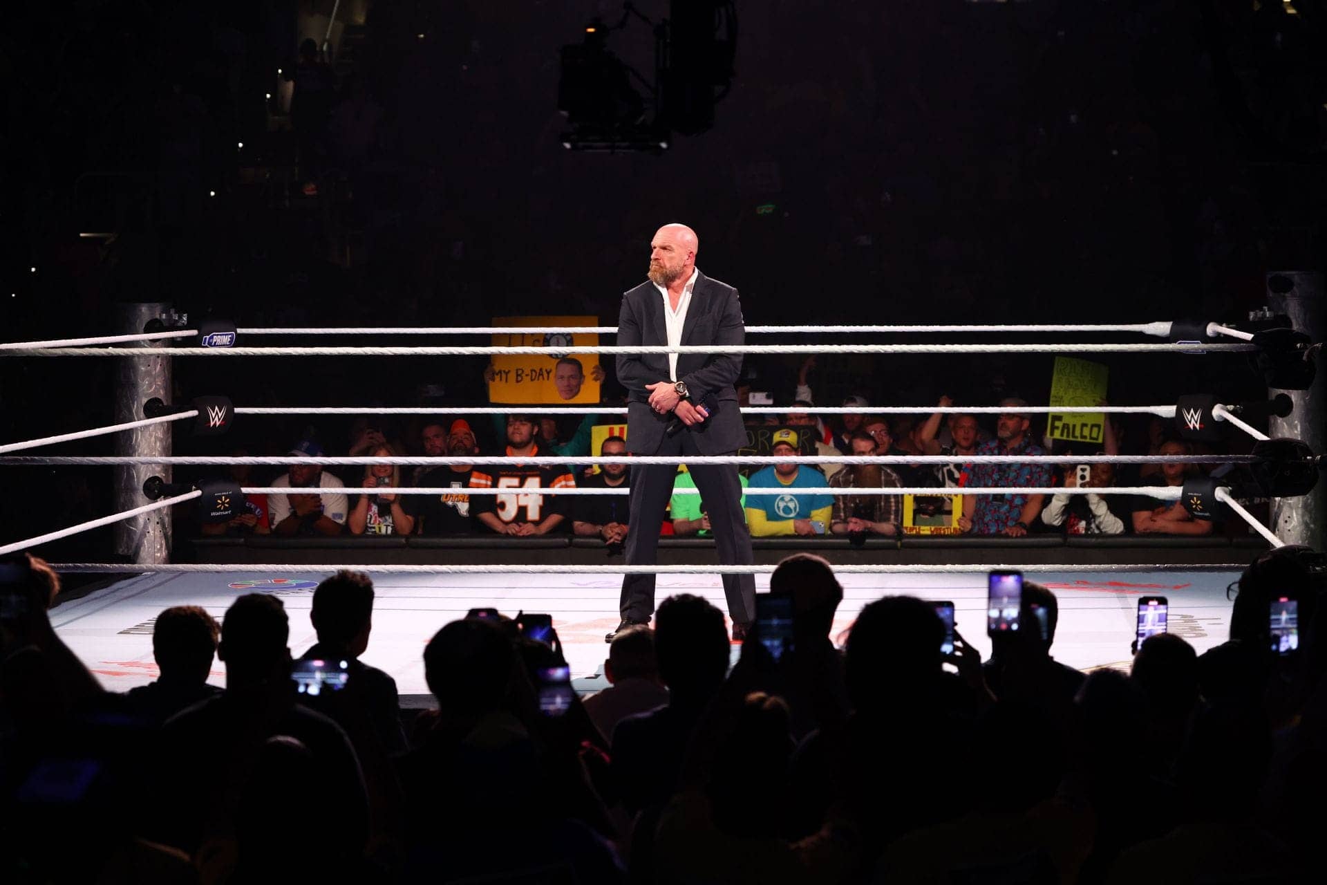 Triple H ne Roxanne ko bhool diya, fans ka gussa!