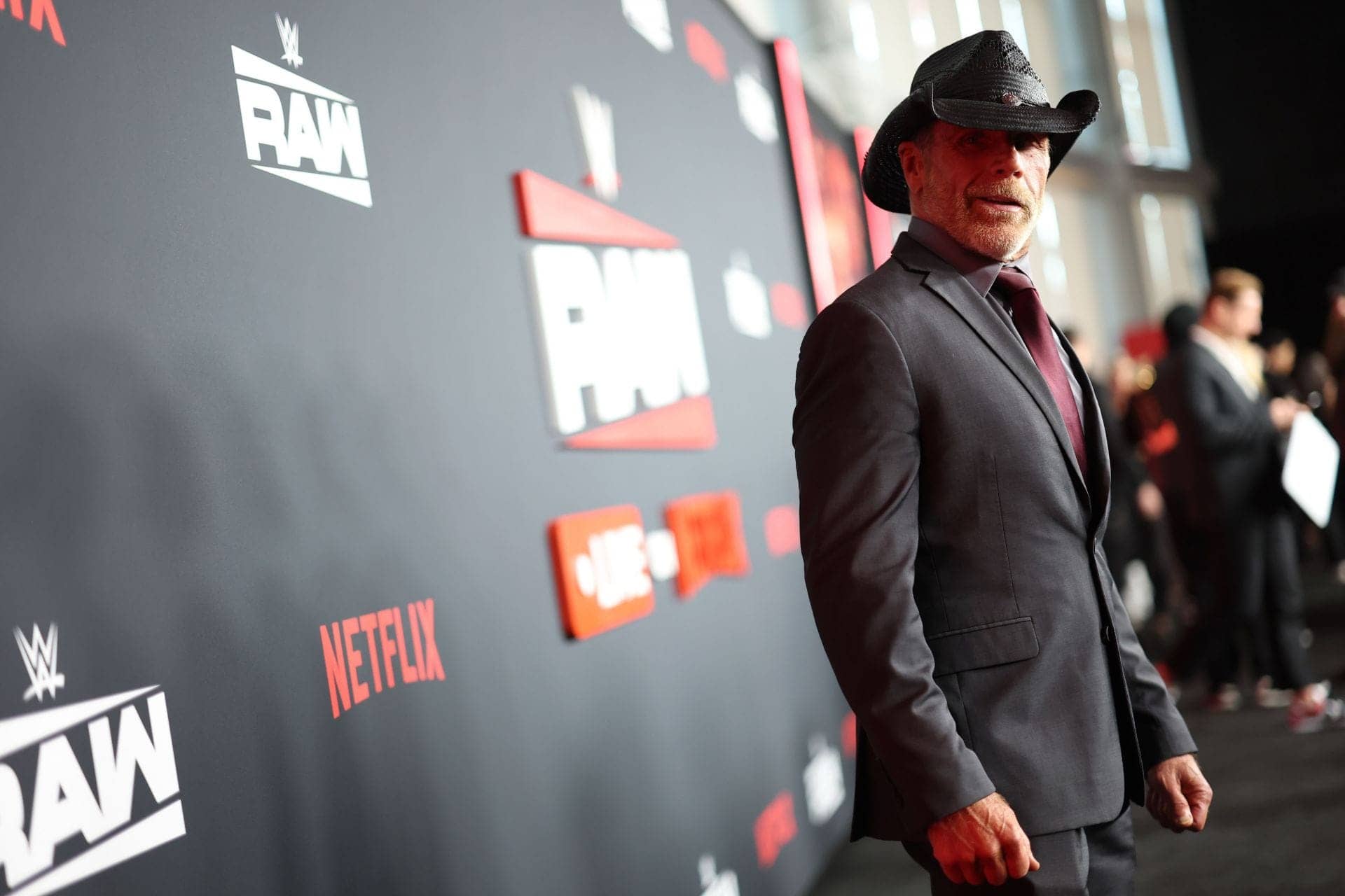 Shawn Michaels Welcomes Mike Santana to WWE with Flair
