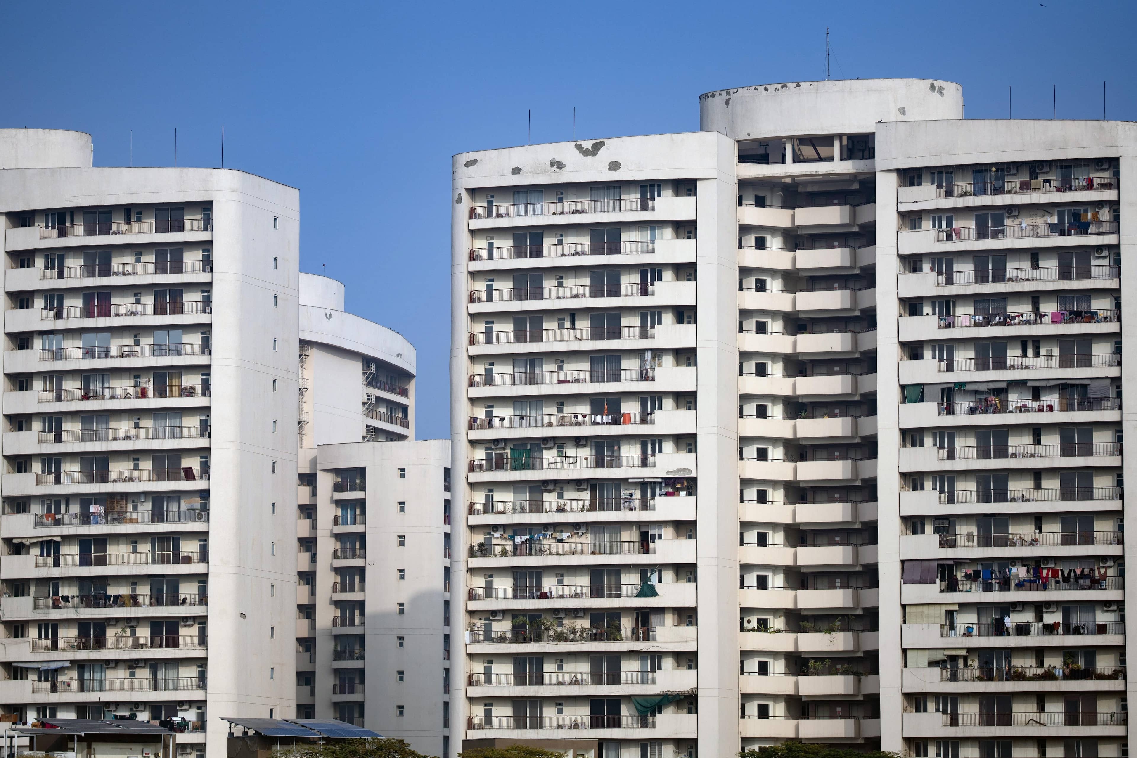 Flat Kharida, Purane Dues Ka Chakkar Kya Hai Bhai?