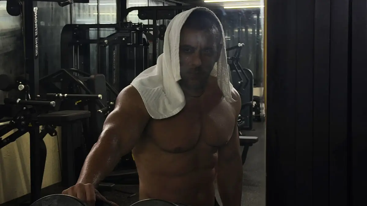 Salman Khan Strips Down and Serves Up Smiles Online