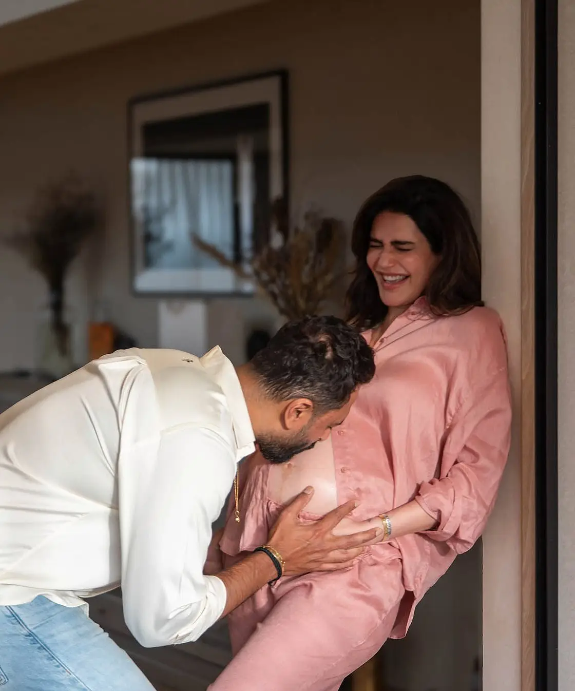 Karishma Tanna Aur Varun Ka Romantic Photoshoot Aur Aam