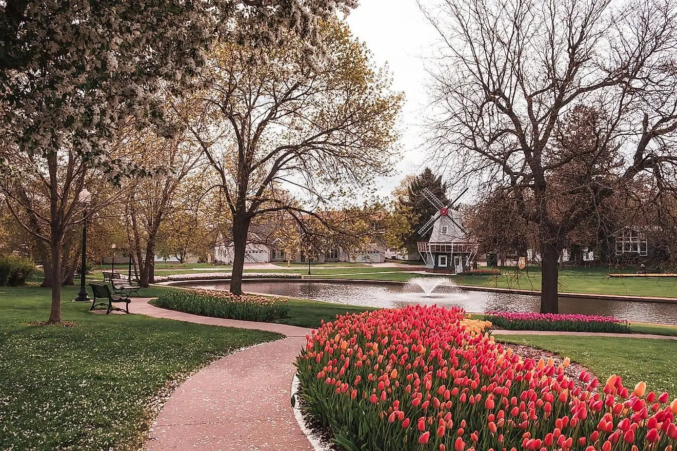Recharge Your Spirit: 7 Charming Iowa Towns to Explore