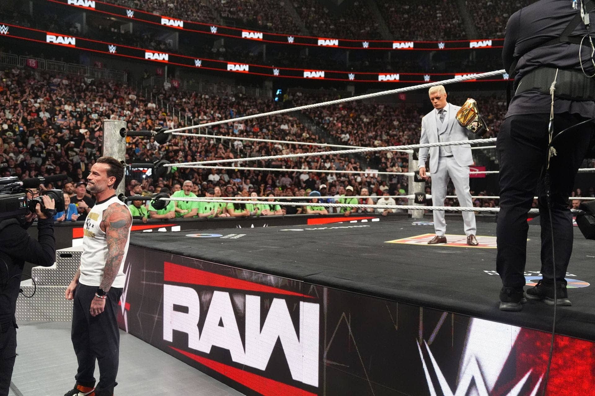 Cody Aur CM Punk Ka Kiss: WWE Event Mein Hungama Hai