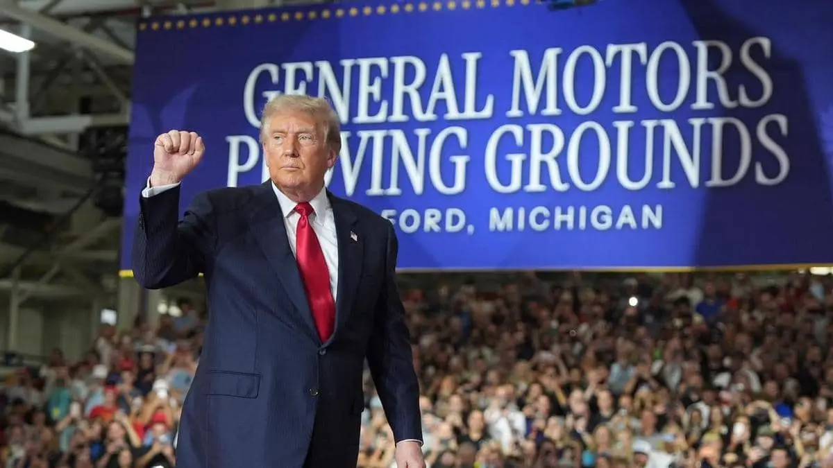 Trump Revvs Up Supporters at GM for Midterm Showdown