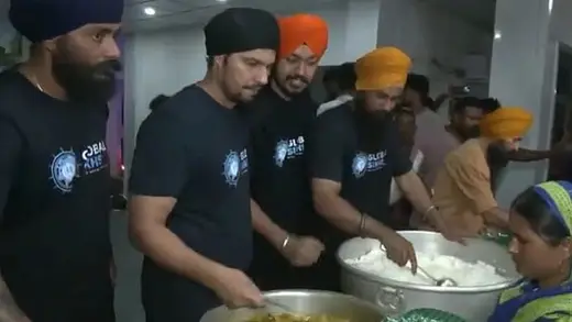 Randeep Hooda's Amazing Langar Service for Assam Flood Relief