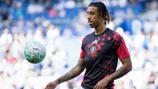 Leny Yoro Urges Manchester United to Chase Premier League Glory