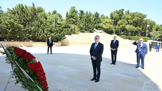 Cassis Ka Baku Mein Wreath Drama Aur Babita Ki Yaad