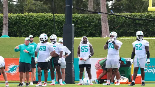 Dolphins Ki Offensive Line Ki Pareshani: Coach Ka Drama
