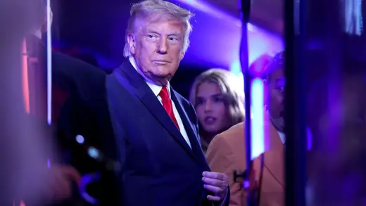 LA Lakers Bechne Mein Trump Ka Kya Khel Hai? Jhalak!