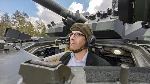 Joey's 38-Tonne Tank Adventure: Cozy Quarters and Fun!