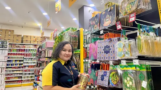 Indonesia's Economic Sparkle Hides Uneven Realities for 2026