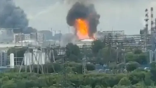 Ukraine Ki Drone Se Russian Fuel Ka Dhamaka, Kya Drama Hai!