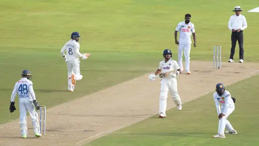 Dhananjaya de Silva's One-Handed Catch Is Total Fire
