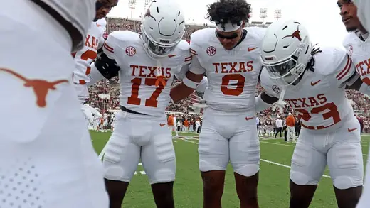 Jonah Williams Dazzles in Scrimmage for Texas Longhorns