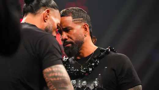 Roman Reigns Ka Black Necklace Kya Hai? Usos Ki Kahani!