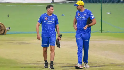 Srikkanth Urges Hussey to Stay with CSK, Avoid Fleming!