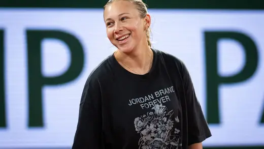 Anisimova's Tiffany Photos Leave Bouchard and Lys Swooning