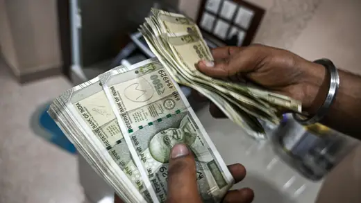 Rupee Ki Jhalak: 7 Paise Upar, Lekin Tensions Ka Chakkar