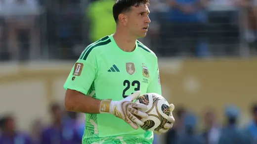 Emmanuel Petit Thinks Chelsea Should Totally Sign Emi Martinez