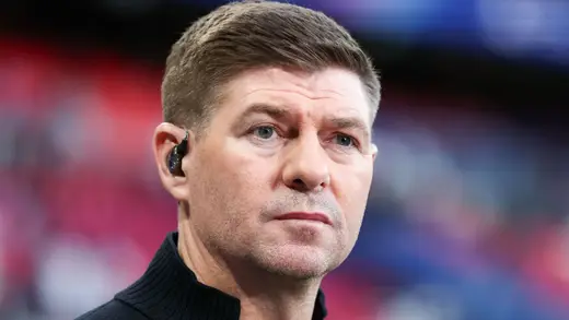 Gerrard Thinks Liverpool Needs a Tough Midfielder Fast