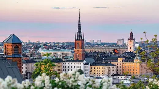Sweden's Cash Comeback: A Fintech Balancing Act