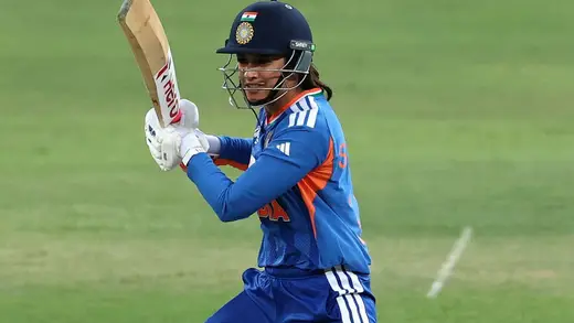 Smriti Mandhana Hits Big, Chasing Cricket Glory Like a Champ