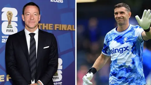 Emiliano Martinez Chats with John Terry About No. 26 Shirt