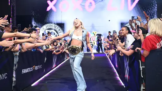 Stephanie Vaquer Wants Liv Morgan To Leave WWE For Hooters