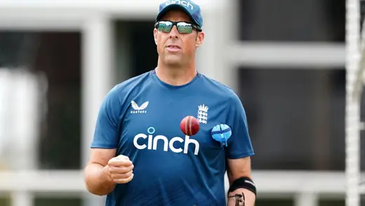 England's Bowlers Dominate Pakistan in Series Showdown